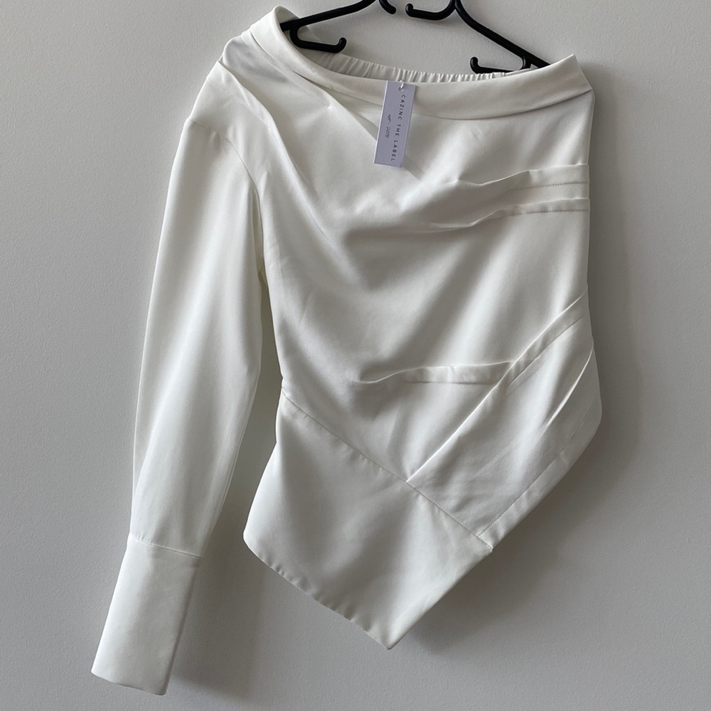 ๐ CAZNC THE LABEL - White One Shoulder Top๐ - Picture 2 of 16